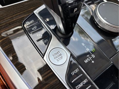 Used 2019 BMW X7 xDrive50i w/ Premium Package AWD/4WD image 32