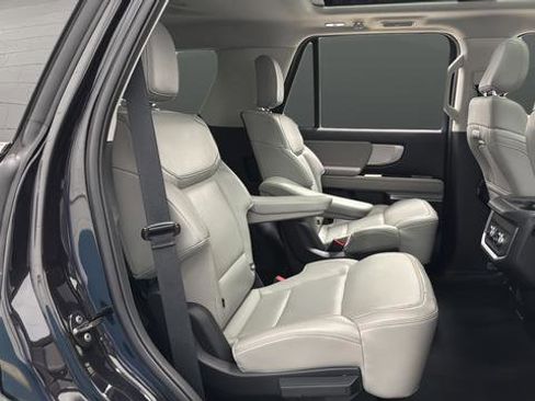 Used 2025 Ford Expedition Active AWD/4WD image 25