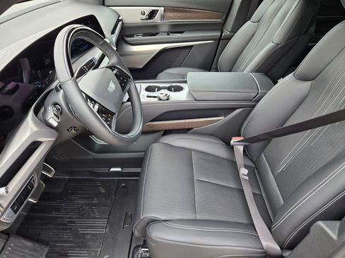 Certified 2026 Cadillac Vistiq Sport w/ LPO, Floor Liner Package image 11