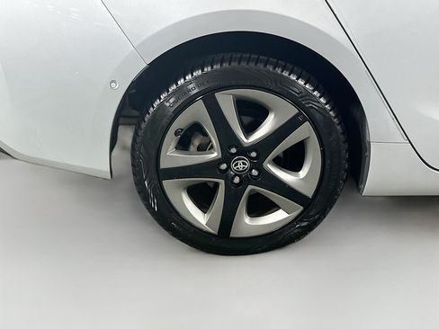 Used 2020 Toyota Prius XLE FWD image 11