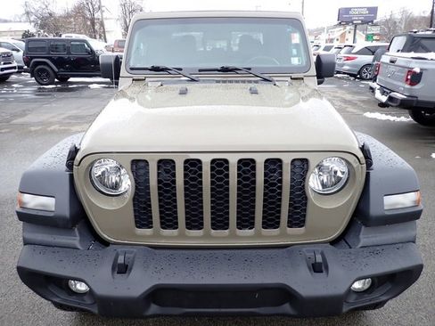 Used 2020 Jeep Gladiator Sport image 11