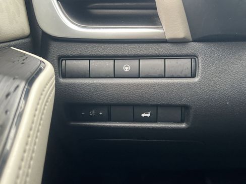 Used 2021 Nissan Rogue SV w/ Premium Package image 12