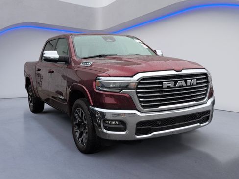 Used 2025 RAM 1500 Laramie AWD/4WD image 3