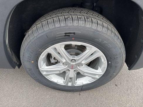 Used 2024 GMC Terrain SLE AWD/4WD image 11