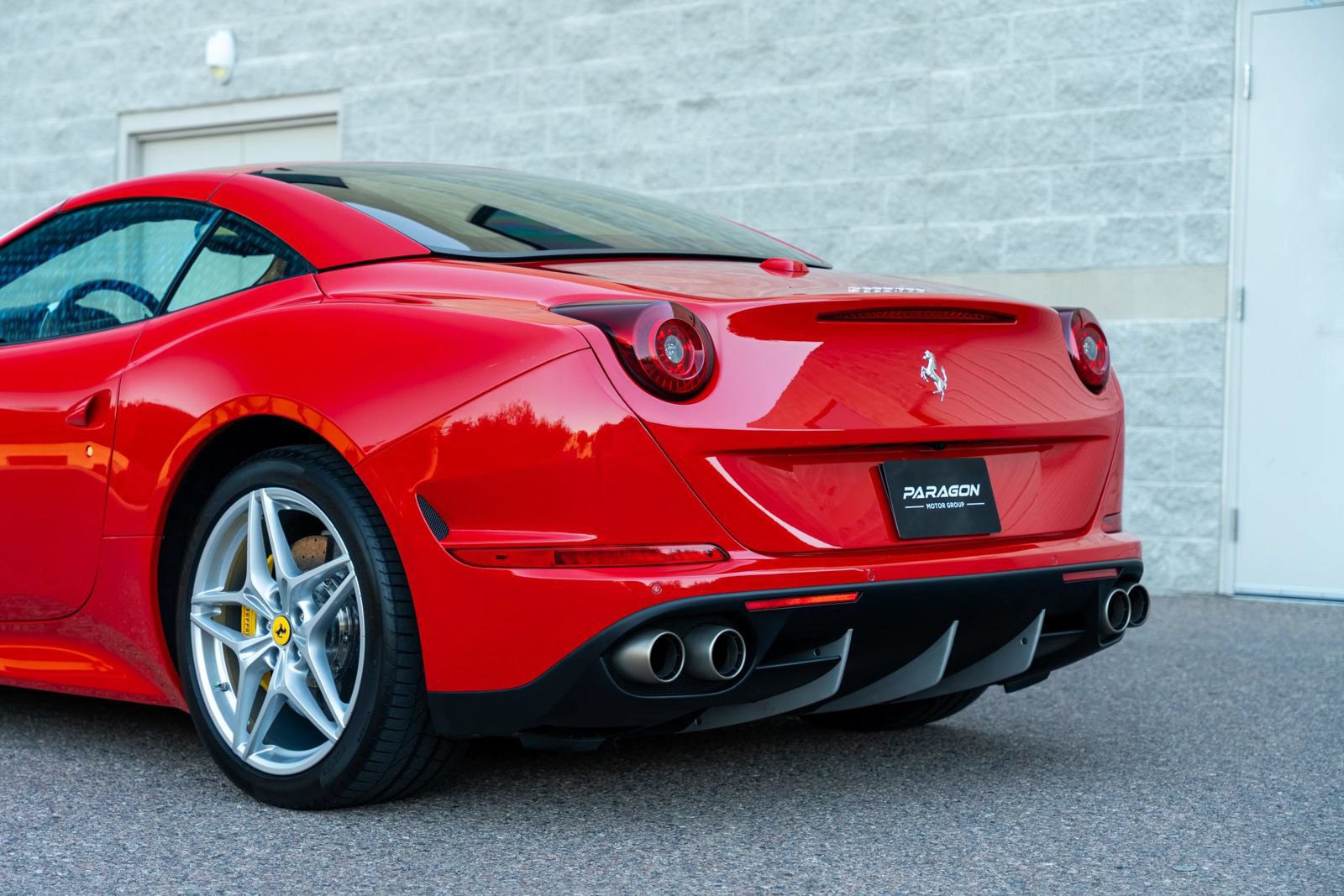 Used 2015 Ferrari California T RWD image 58