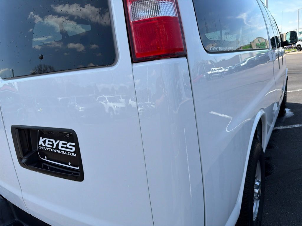 Used 2025 Chevrolet Express 3500 LT w/ LT Preferred Equipment Group RWD image 16
