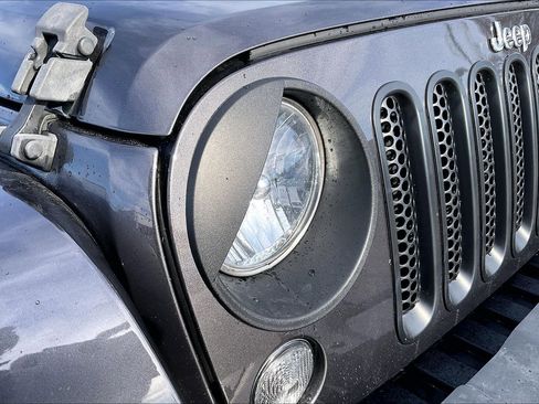 Used 2016 Jeep Wrangler Unlimited Rubicon image 29