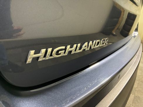 Used 2018 Toyota Highlander AWD V6 image 25