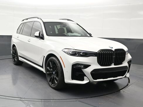 Used 2022 BMW X7 xDrive40i w/ M Sport Package AWD/4WD image 8