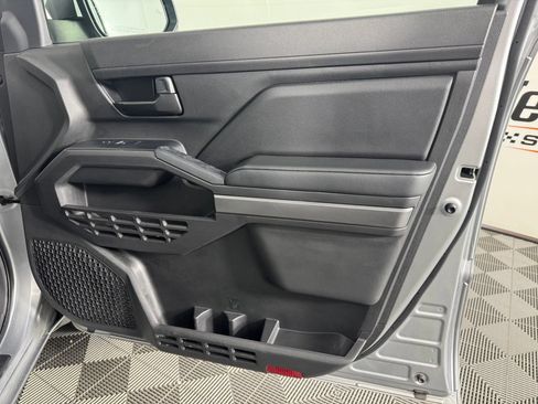 Used 2025 Toyota Tacoma SR5 AWD/4WD image 32