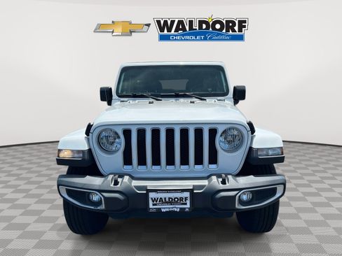 Used 2021 Jeep Wrangler Unlimited Sahara AWD/4WD image 2