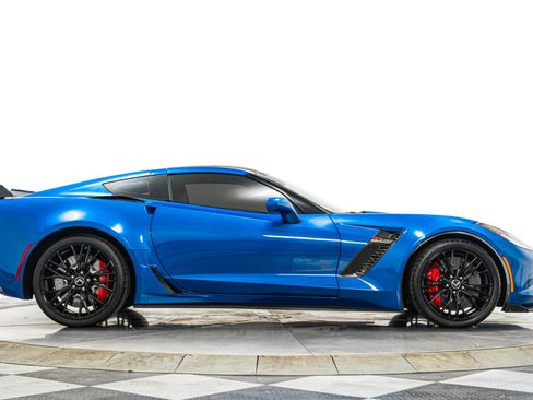 Used 2015 Chevrolet Corvette Z06 w/ 3LZ Preferred Equipment Group image 18