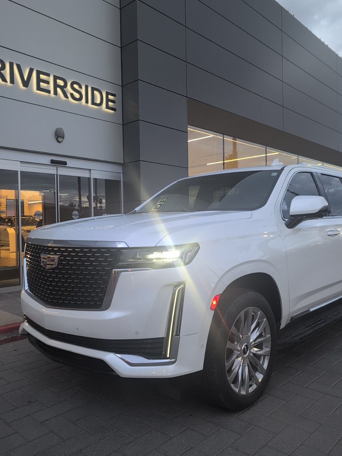 Used 2022 Cadillac Escalade Premium Luxury RWD image 5