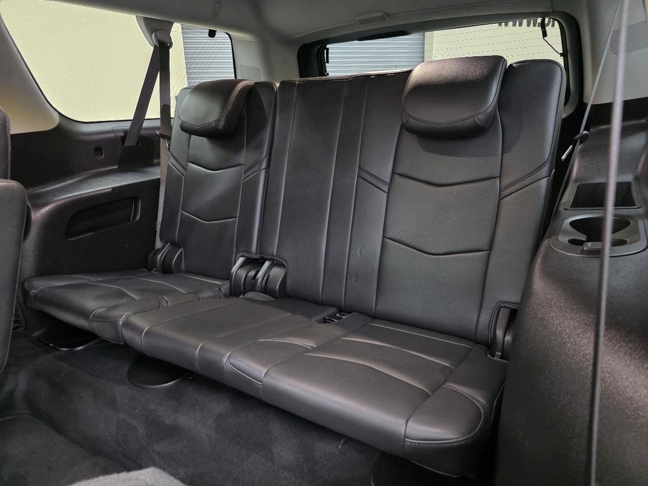 Used 2018 Cadillac Escalade ESV Luxury RWD image 28