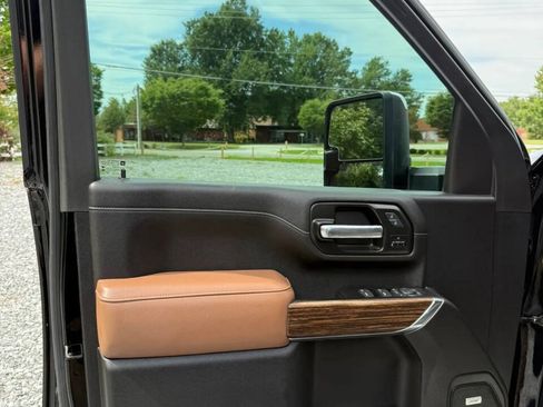 Used 2023 Chevrolet Silverado 2500 High Country w/ Z71 Off-Road Package AWD/4WD image 17