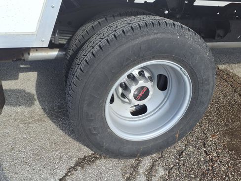 New 2025 GMC Savana 3500 Extended w/ Power Convenience Package image 21