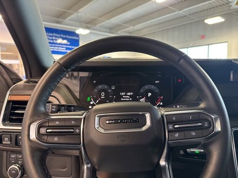 Used 2025 GMC Yukon XL Denali image 19