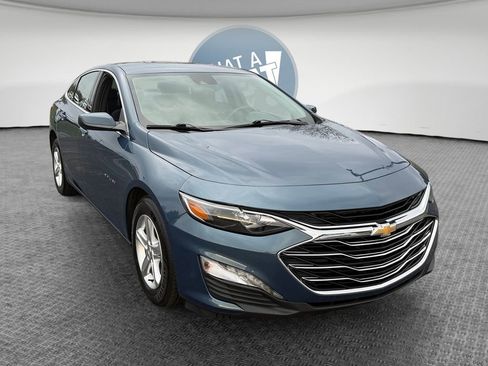 Used 2024 Chevrolet Malibu LT FWD image 1