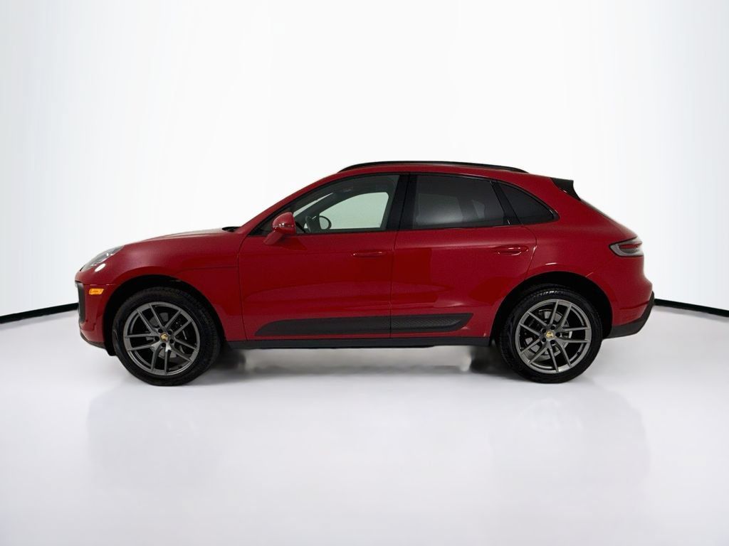 Certified 2025 Porsche Macan AWD/4WD image 2