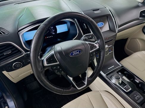 Used 2019 Ford Edge Titanium w/ Equipment Group 301A AWD/4WD image 14