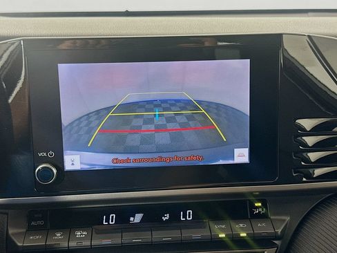 Used 2025 Toyota Camry SE FWD image 13