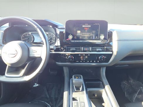 Used 2025 Nissan Pathfinder SV image 12