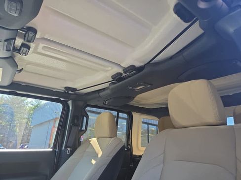 Used 2023 Jeep Wrangler Unlimited w/ Cold Weather Group AWD/4WD image 32