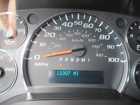 Used 2024 GMC Savana 2500 w/ Driver Convenience Package image 23