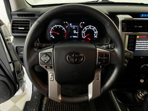 Certified 2020 Toyota 4Runner SR5 Premium AWD/4WD image 9