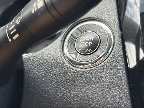 Used 2017 Nissan Rogue SV FWD image 20
