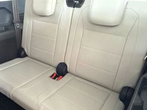 Used 2020 Volkswagen Tiguan SEL image 37