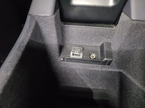 Used 2016 Volvo V60 T5 Cross Country Platinum w/ Climate Package image 35