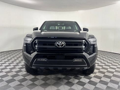 Used 2025 Toyota Tacoma SR5 AWD/4WD image 2