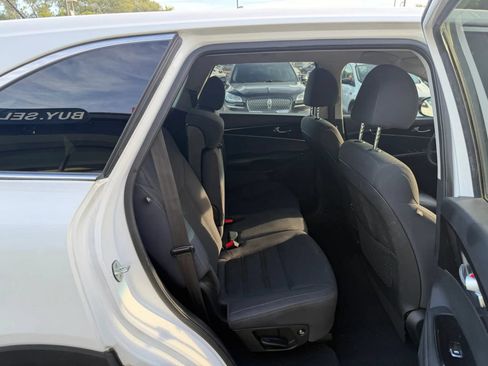 Used 2020 Kia Sorento LX AWD/4WD image 17