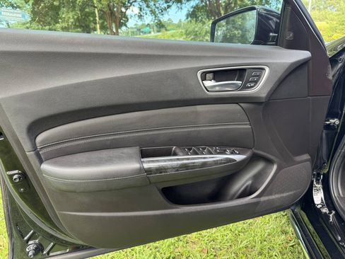 Used 2018 Acura TLX V6 w/ Technology Package FWD image 12