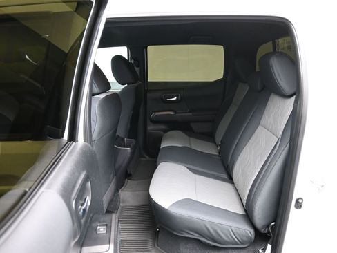 Used 2022 Toyota Tacoma TRD Sport image 10