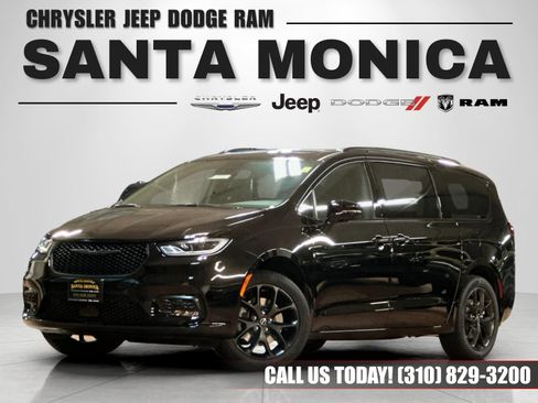 New 2026 Chrysler Pacifica Limited w/ S Appearance Package image 1