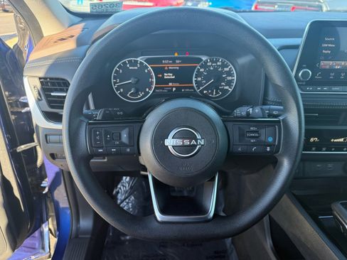 Used 2023 Nissan Rogue SV image 17