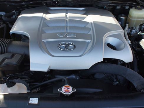 Used 2021 Toyota Land Cruiser image 29