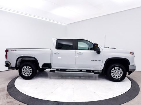 Used 2025 Chevrolet Silverado 3500 LT w/ Safety Package image 38