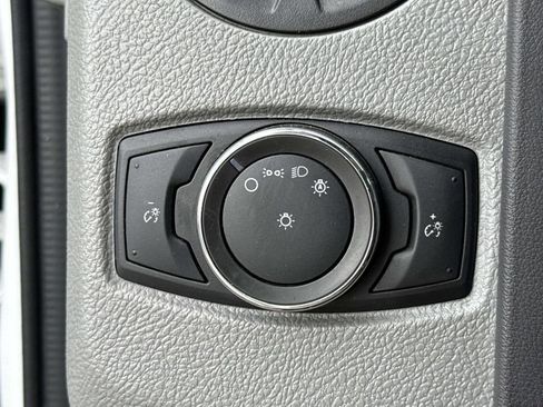 Used 2022 Ford E-350 and Econoline 350 Super Duty image 41