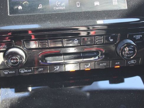 Used 2023 Jeep Grand Cherokee Altitude image 8