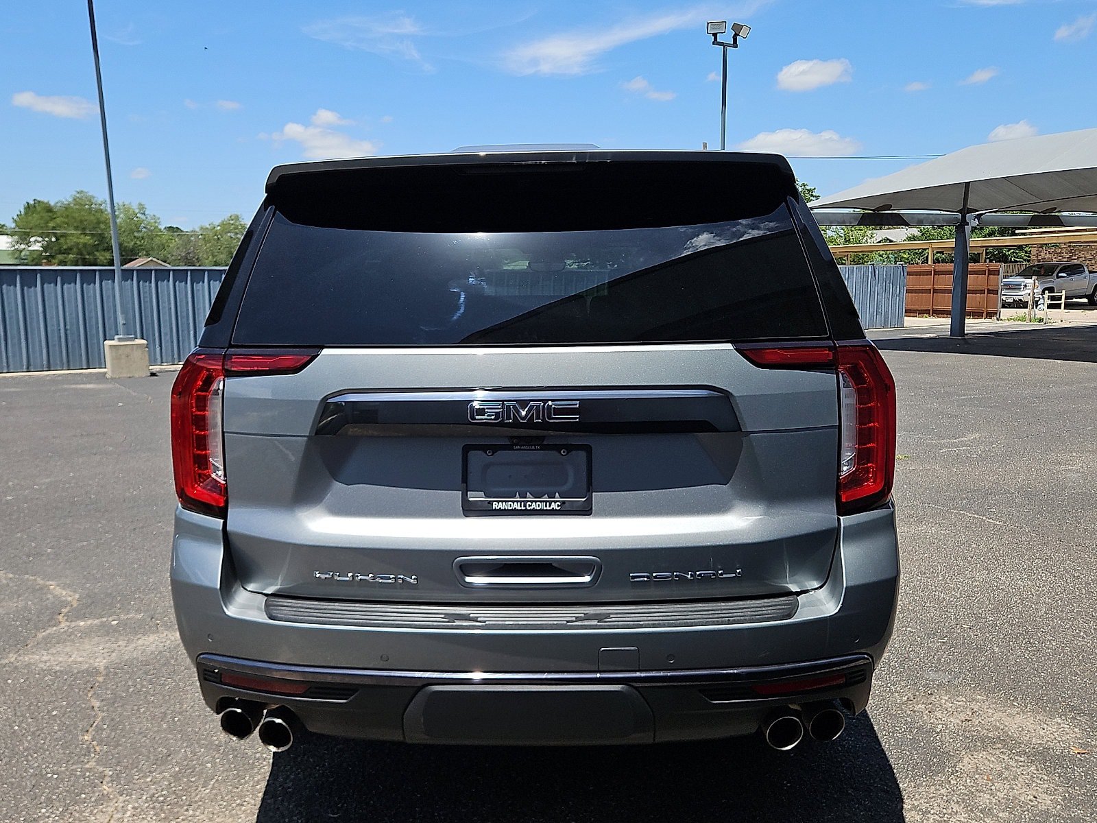 Used 2024 GMC Yukon Denali Ultimate AWD/4WD image 4
