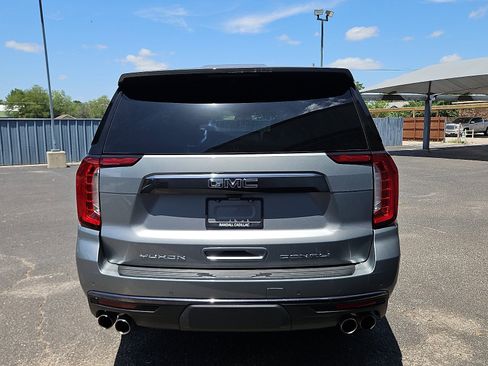 Used 2024 GMC Yukon Denali Ultimate AWD/4WD image 4