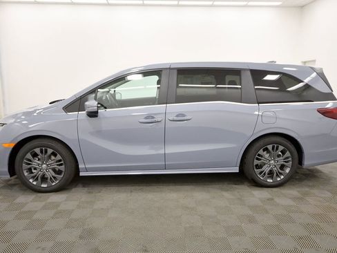 New 2026 Honda Odyssey Touring image 4