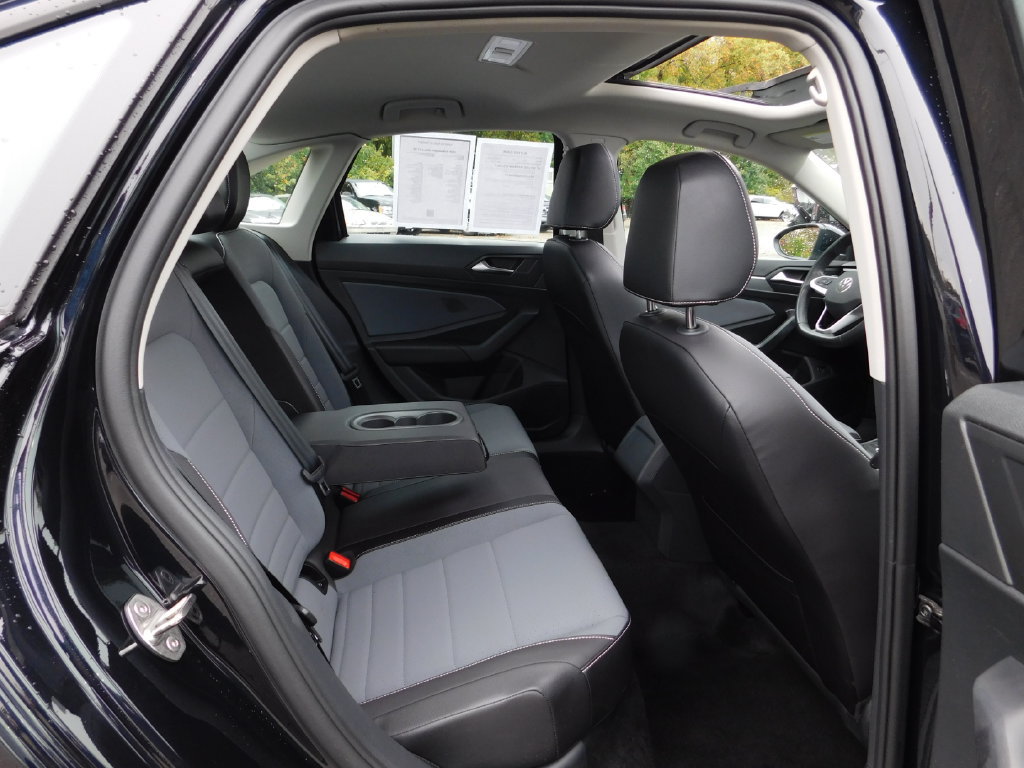 Used 2026 Volkswagen Jetta SE FWD image 11