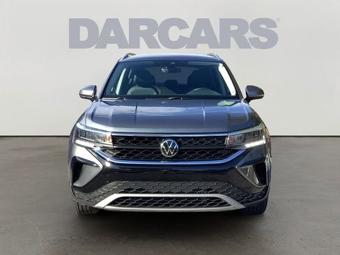 Used 2024 Volkswagen Taos SE image 2