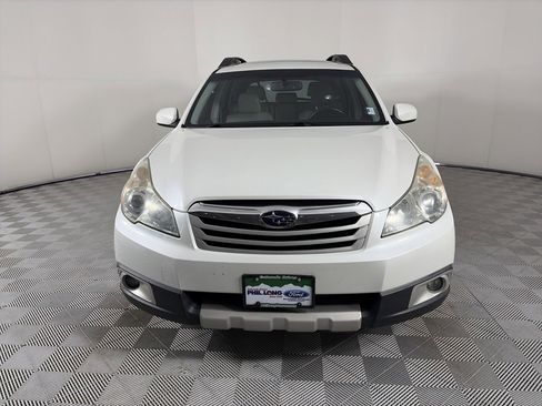 Used 2010 Subaru Outback 3.6R Limited image 2