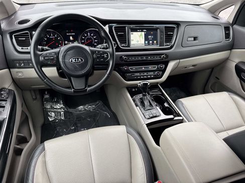 Used 2016 Kia Sedona SX image 2