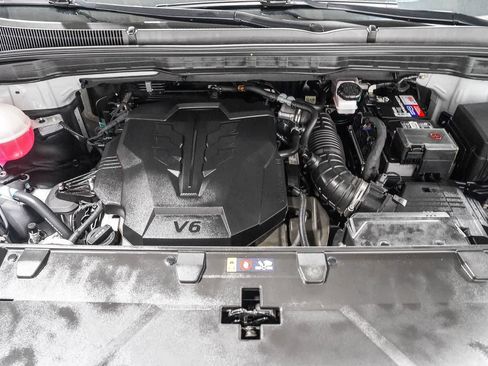 Used 2024 Kia Carnival EX FWD image 27